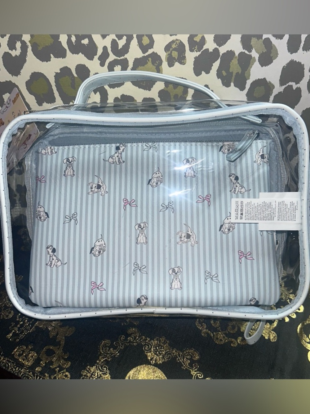 Disney’s 101 Dalmatians 3 In 1 Makeup Bag
3-in-1 101 Dalmatians makeup bag - Picture 9 of 12